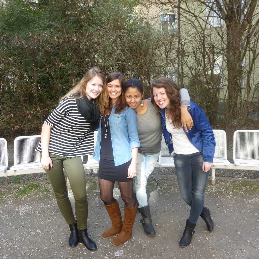 vier Schülerinnen - inlingua Sprachschule München